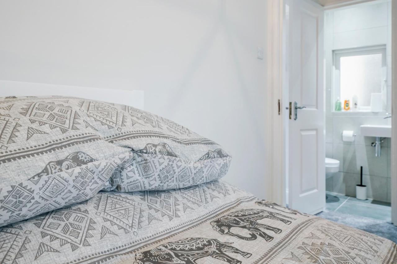 Close To City Centre Stylish 3 Bedroom House Белфаст Екстериор снимка